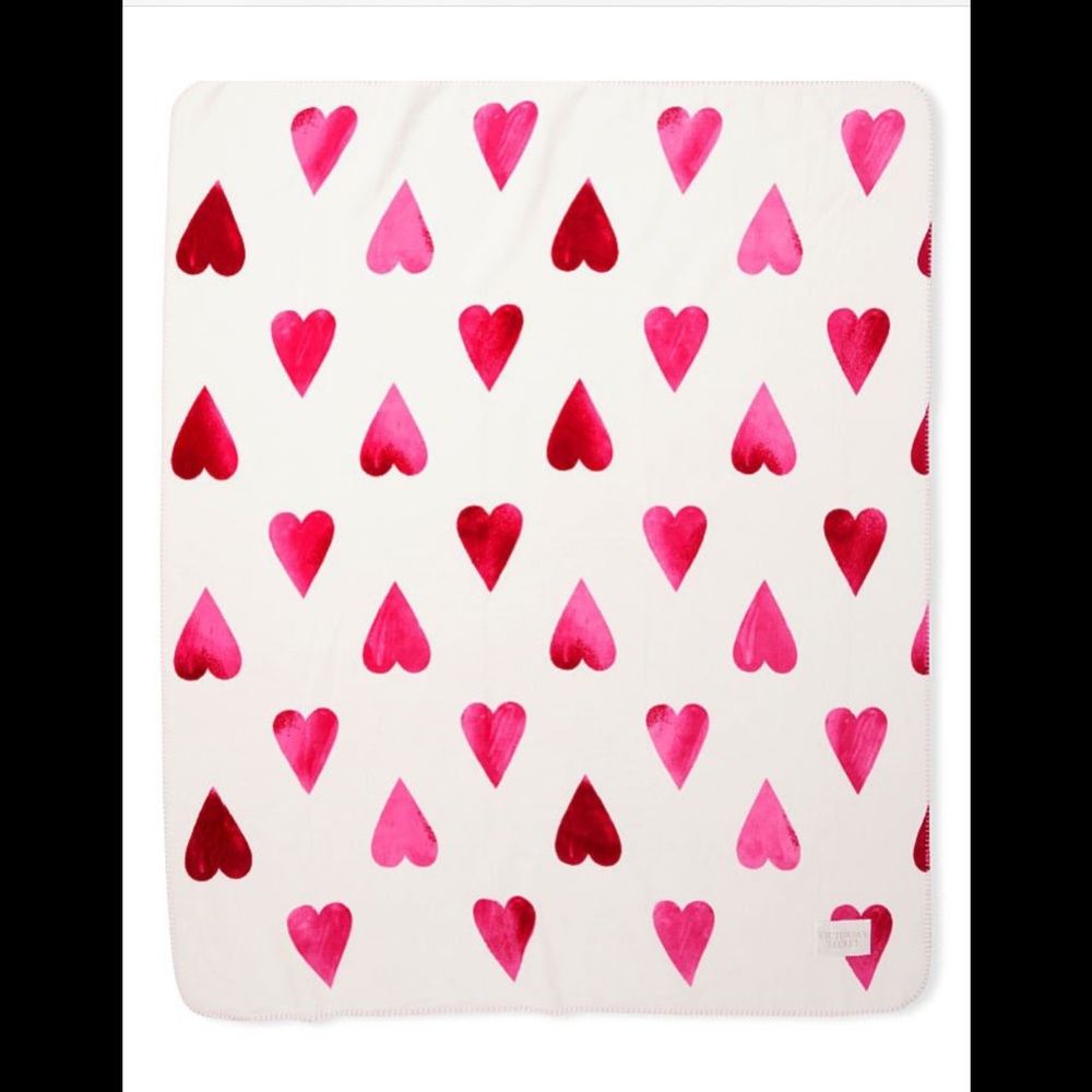 Victoria’s Secret Cozy Plush Fleece Heart Blanket NWT